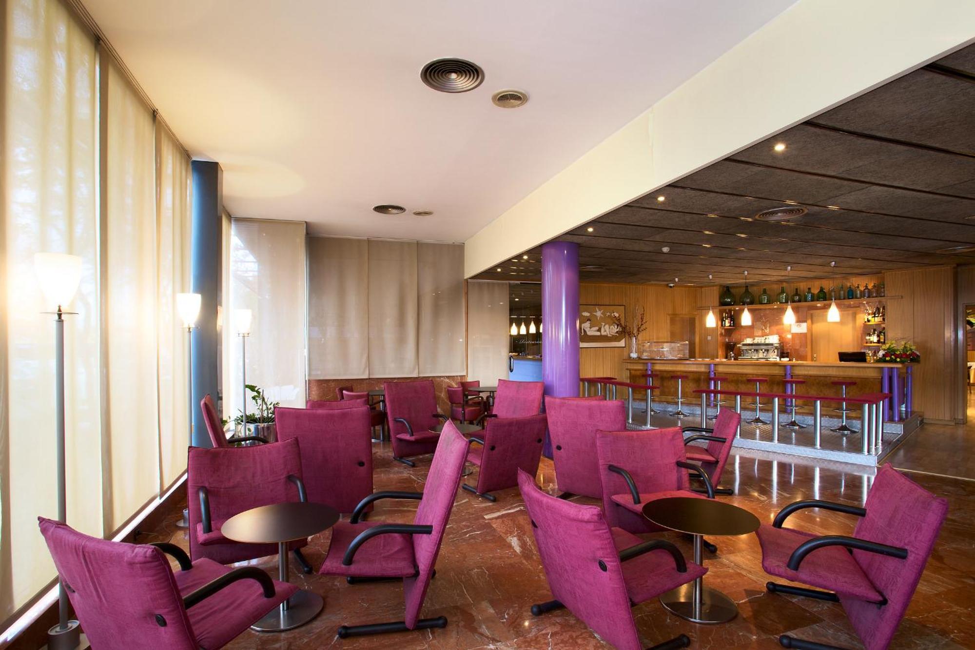 Hotel Domo Vilafranca del Penedes Restaurant photo
