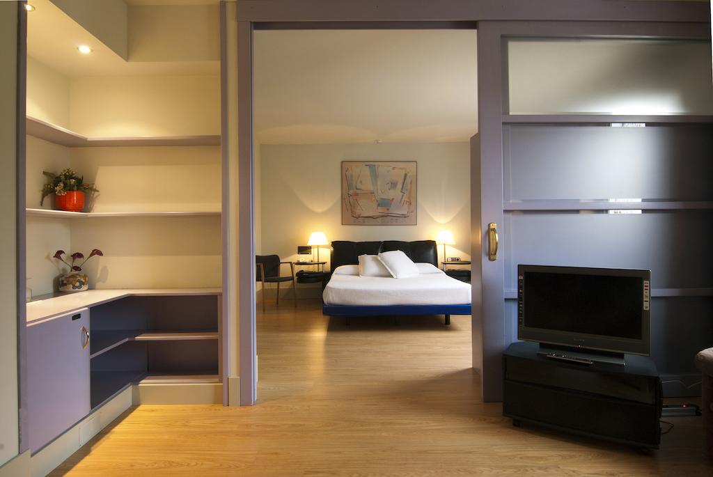 Hotel Domo Vilafranca del Penedes Exterior photo