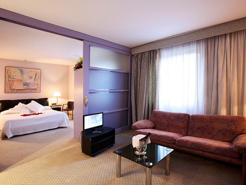 Hotel Domo Vilafranca del Penedes Exterior photo